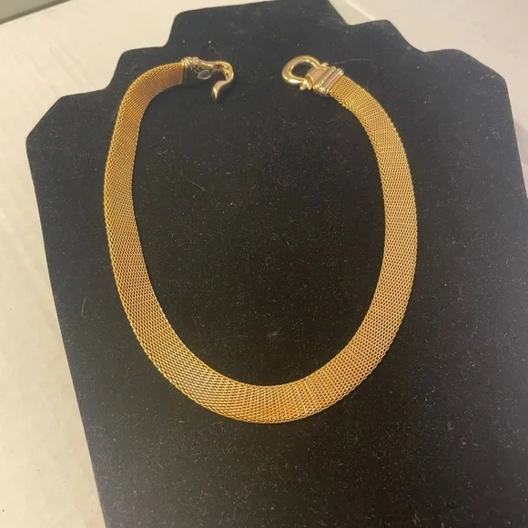 Chic Gold Mesh Choker Necklace with magnetic clip closure - Picture 5 of 8